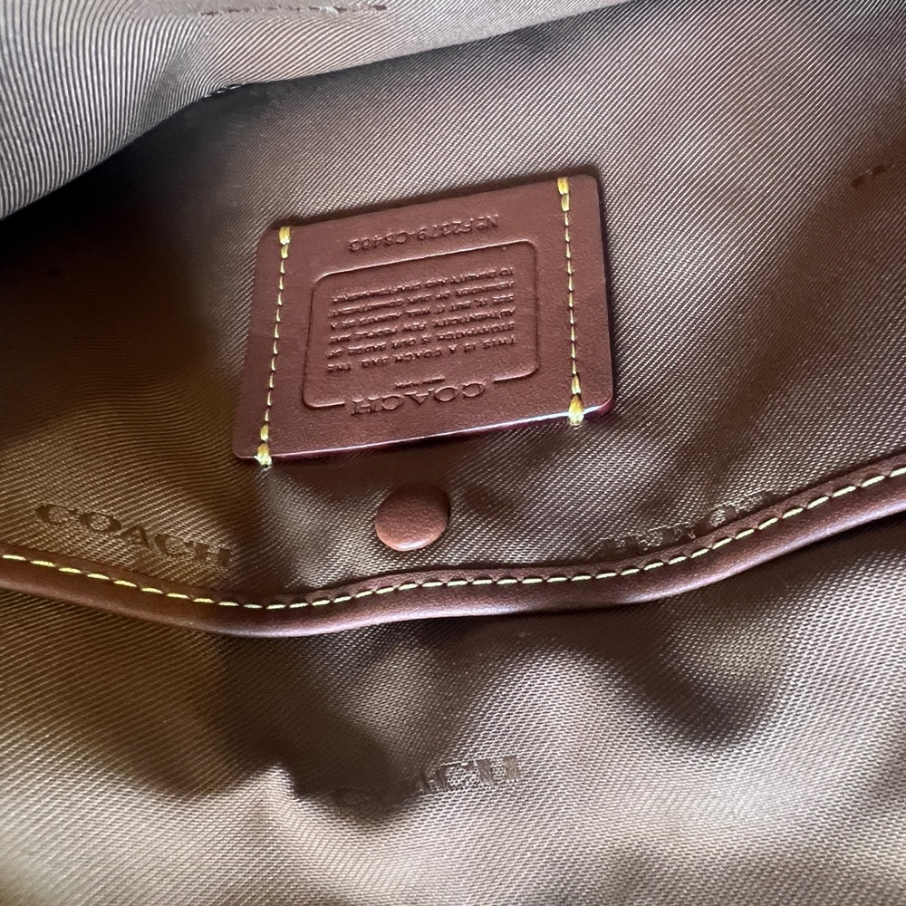 Coach Chaise Chalk Crossbody White Turnlock V Gently Used EUC Gold Hardware - Picture 7 of 12